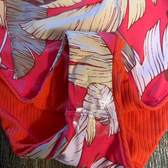 Red reversible maaji one peice - Picture 11 of 12